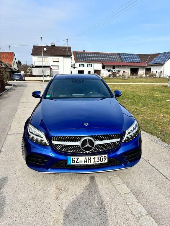 Gebraucht Mercedes C220 194 PS (142 kW) 2019 Blau Limousine