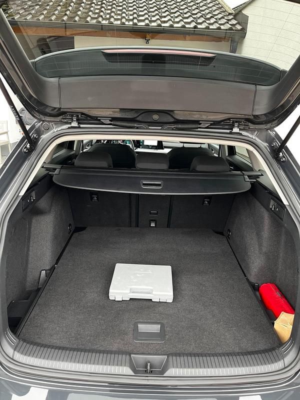 Gebraucht VW Golf VIII 116 PS (85 kW) 2022 Grau Kombi