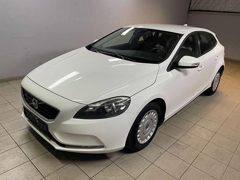 Gebraucht Volvo V40 Basis 114 PS (83 kW) 2013 White solid Kombi