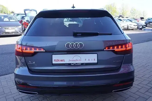 Używany Audi A4 S-Line 265 KM (194 kW) 2023 Szary Kombi