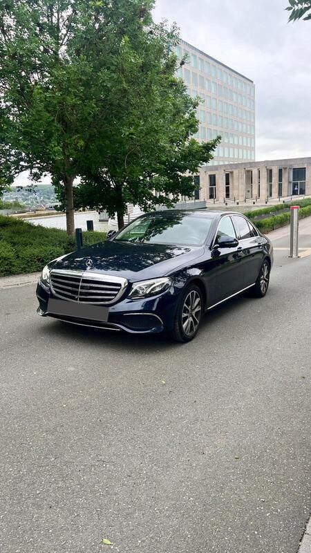 Blau Gebraucht 2018 Mercedes E400 Limousine | 29.999 € (Fairer Preis) - Bild 1/4