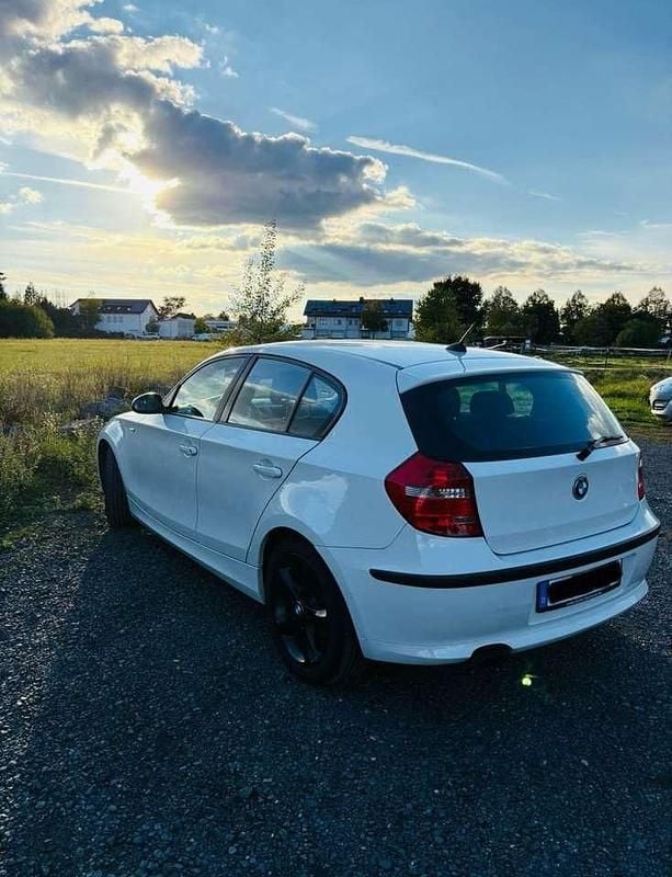 Gebraucht BMW 116 Basis 122 PS (89 kW) 2009 Weiß Kleinwagen