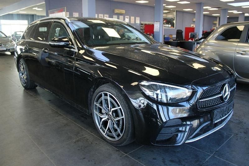 Schwarz Gebraucht 2022 Mercedes E300 AMG line Limousine | 39.980 € (Fairer Preis) - Bild 1/4