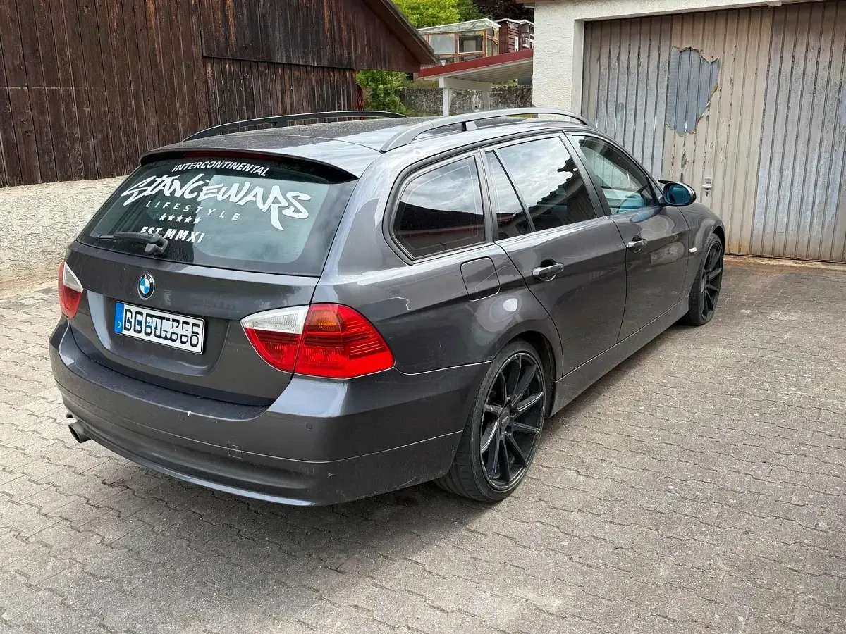 Gebraucht BMW 320 177 PS (130 kW) 2008 Grau Kombi