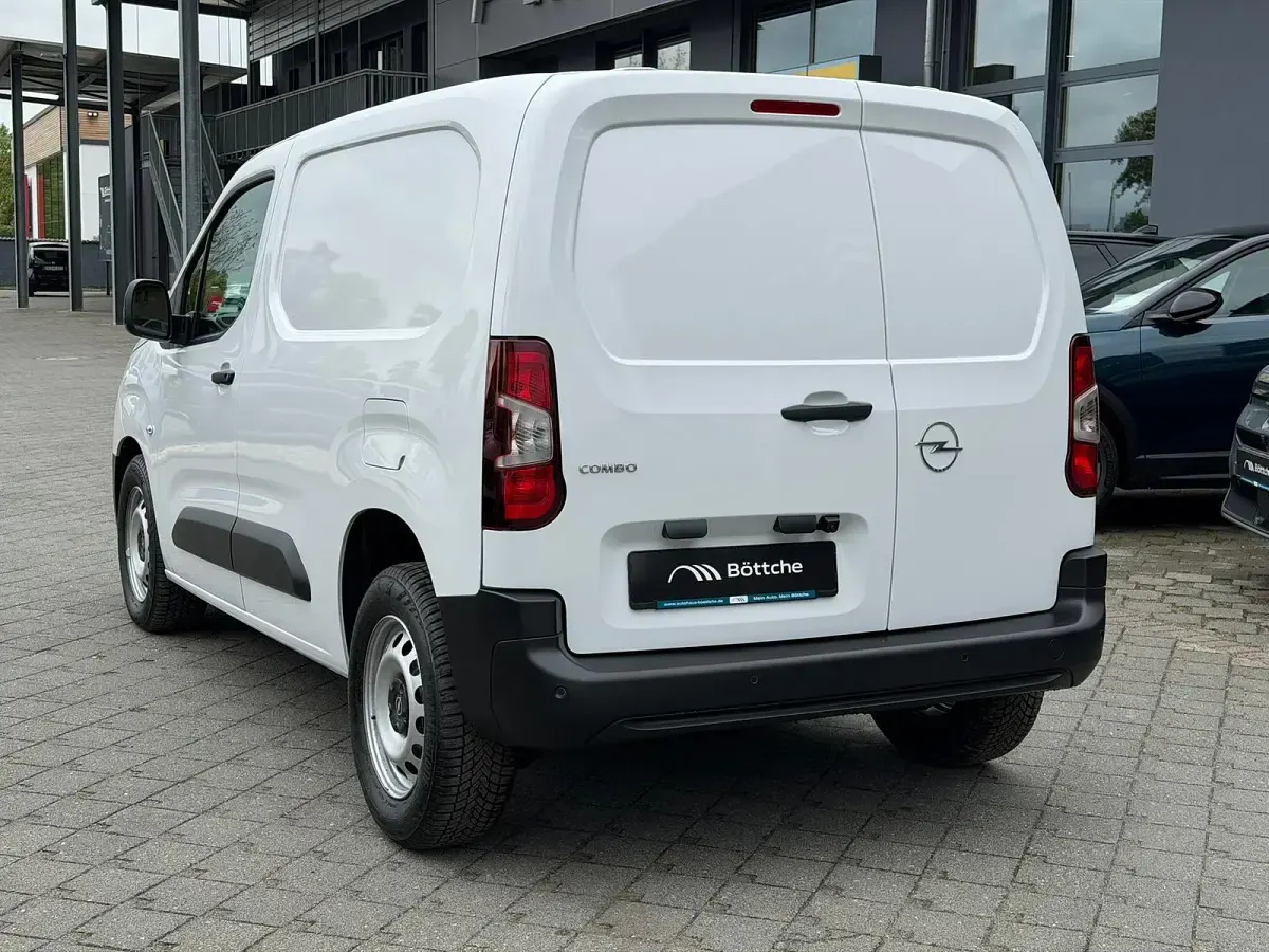 Nowe Opel Combo Basis 102 KM (75 kW) 2026 Biały Minivan