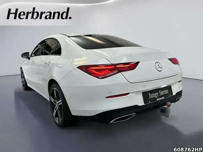 Gebraucht Mercedes CLA220 Progressive 190 PS (139 kW) 2022 Weiß Coupé