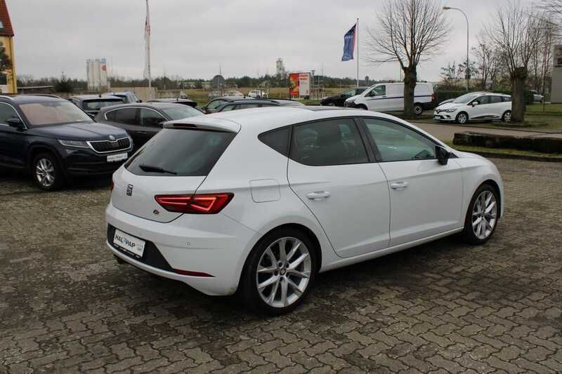 Second-hand Seat Leon FR 180 CP (132 kW) 2017 Alb Berlinǎ