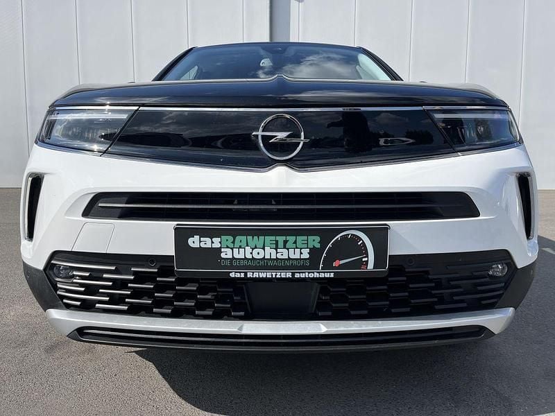 Gebraucht Opel Mokka-e Elegance 100 kW (136 PS) 2022 Arktis weiss SUV