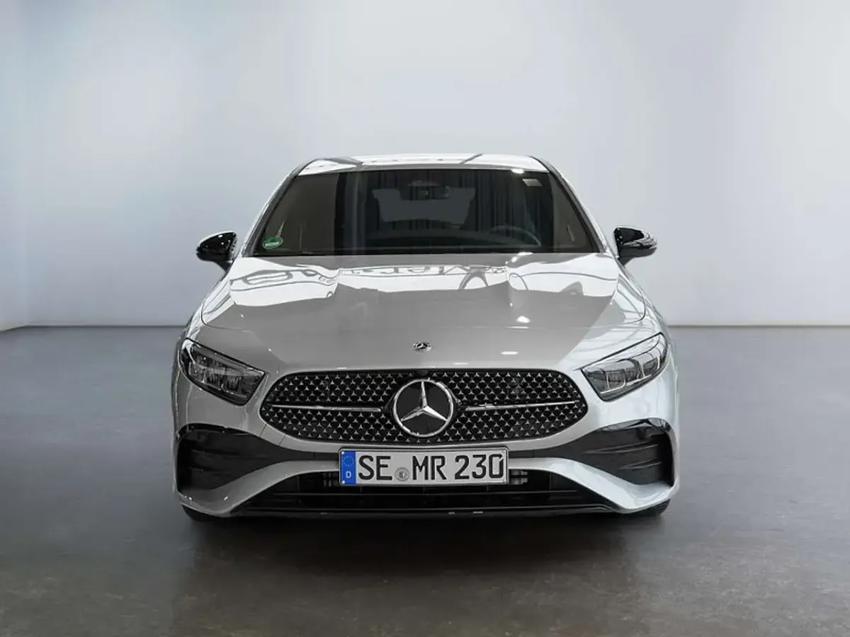Gebraucht Mercedes A200 AMG 150 PS (110 kW) 2026 Metalliclack hightechsilber Limousine