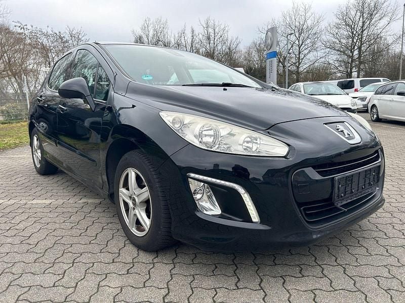 Gebraucht Peugeot 308 Active 120 PS (88 kW) 2012 Schwarz Limousine