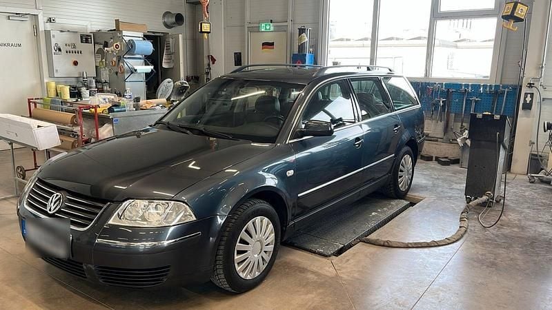 Gebraucht VW Passat 131 PS (96 kW) 2002 Grau Kombi