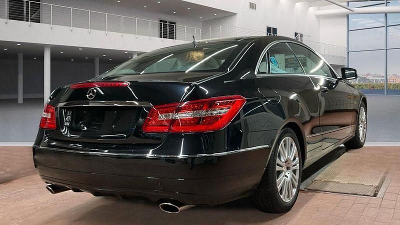 Gebraucht Mercedes E300 252 PS (185 kW) 2012 Schwarz Coupé