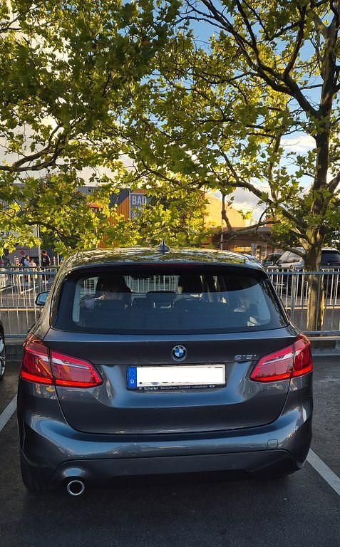 Gebraucht BMW 218 Active Tourer 140 PS (102 kW) 2019 Grau Van / Kleinbus
