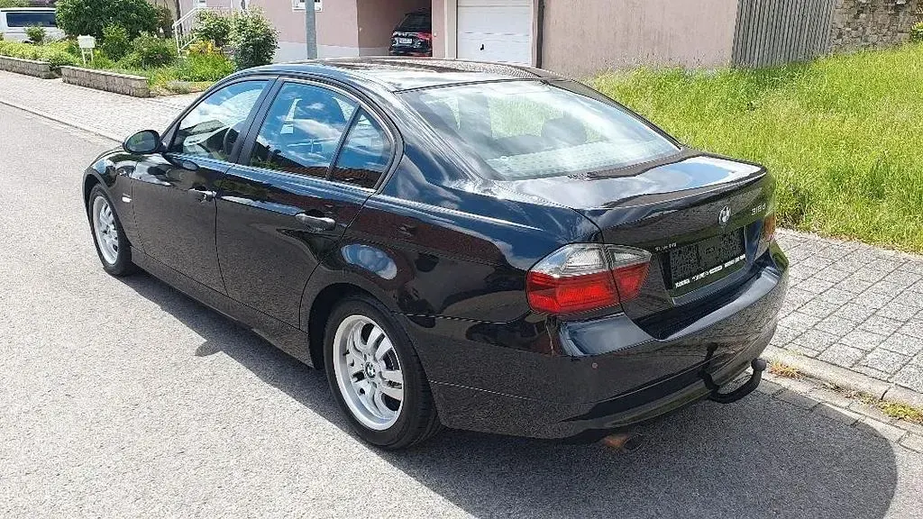 Gebraucht BMW 318 122 PS (89 kW) 2006 Schwarz Limousine