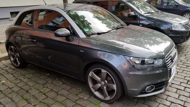Grau Gebraucht 2011 Audi A1 Kleinwagen | 9.900 € (Fairer Preis) - Bild 1/4