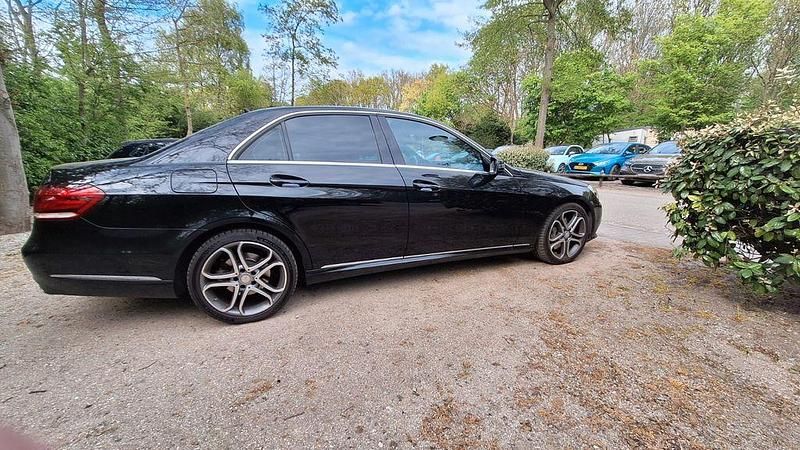 Schwarz Gebraucht 2015 Mercedes E400 Avantgarde Limousine | 17.500 € (Superpreis) - Bild 1/1