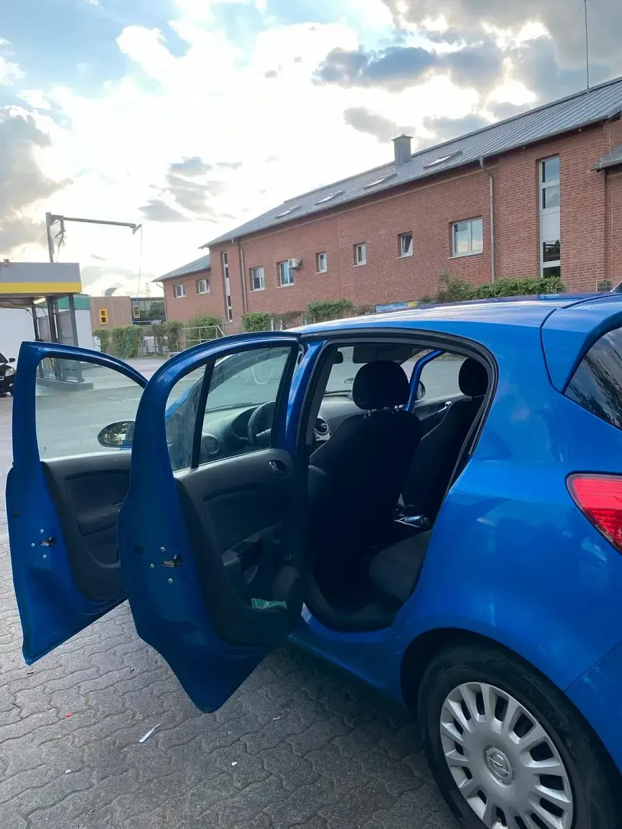 Używany Opel Corsa 60 KM (44 kW) 2009 Niebieski Hatchback