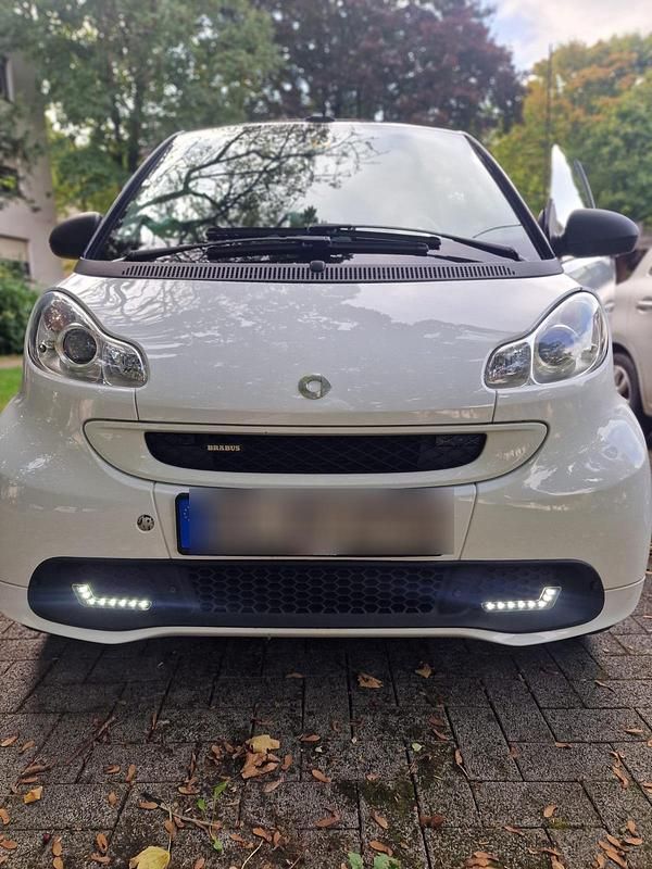Weiß Gebraucht 2011 Smart ForTwo Cabrio Brabus Cabrio | 7.300 € (Fairer Preis) - Bild 1/4