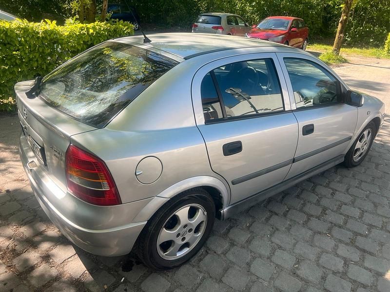 Second-hand Opel Astra 101 CP (74 kW) 2001 Argintiu Berlinǎ