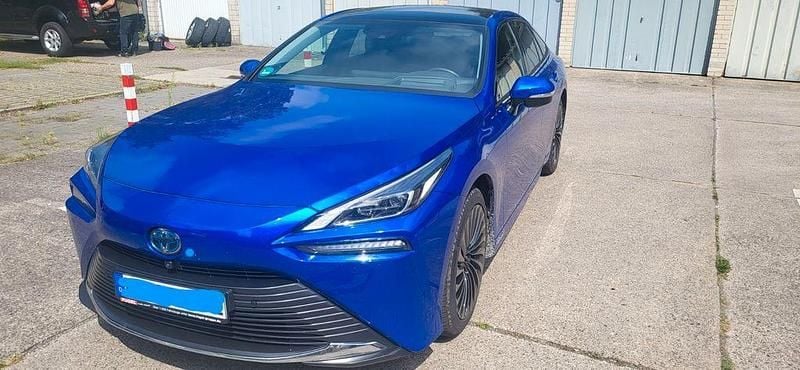 Blau Gebraucht 2021 Toyota Mirai Advance Limousine | 22.999 € (Fairer Preis) - Bild 1/4