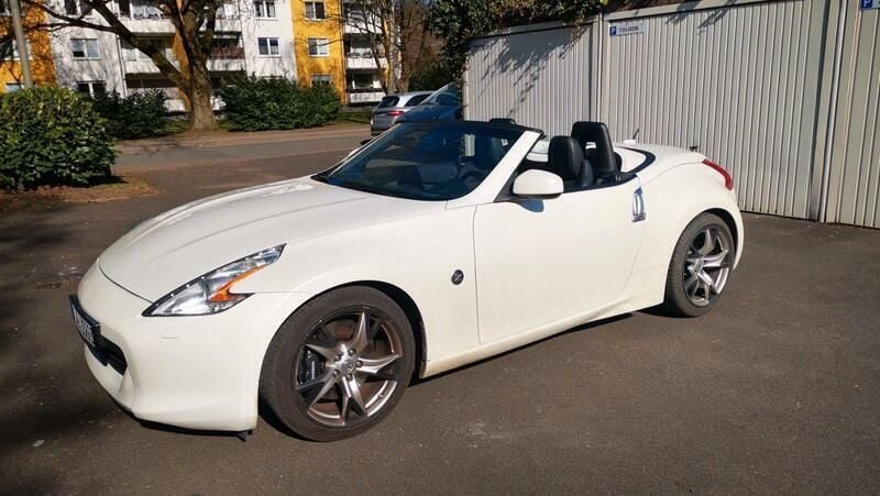 Weiß Gebraucht 2013 Nissan 370Z Pack Cabrio | 17.500 € (Guter Preis) - Bild 1/4