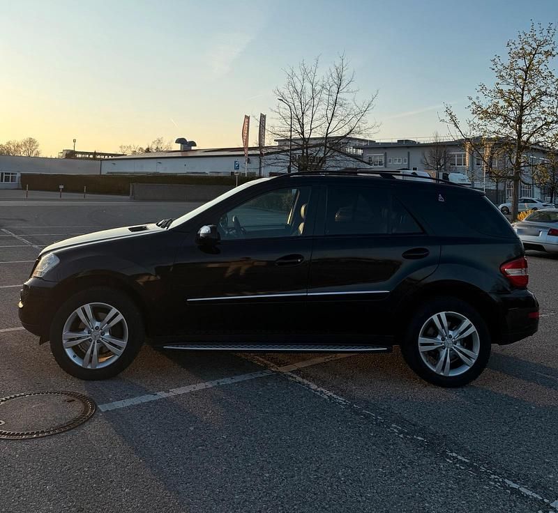 Gebraucht Mercedes ML280 190 PS (139 kW) 2009 Schwarz SUV