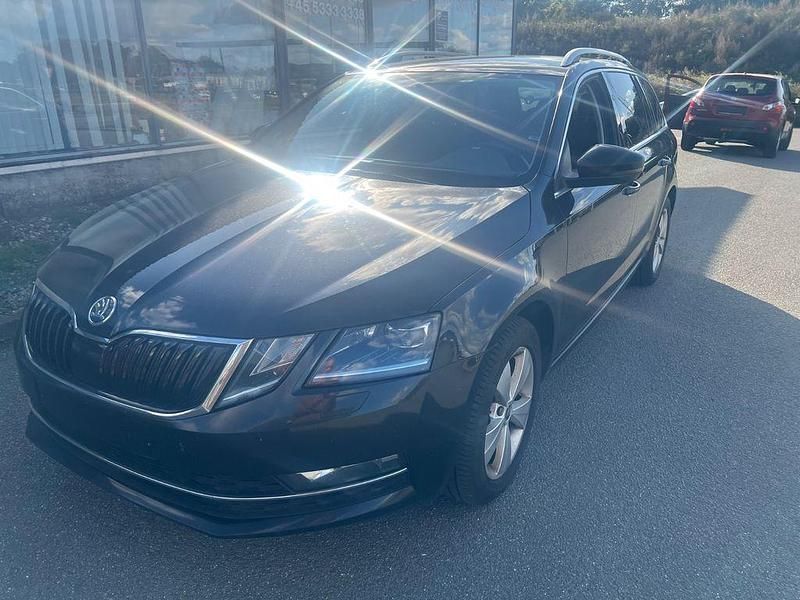 Schwarz Gebraucht 2020 Skoda Octavia Style Kombi | 8.800 € - Bild 1/4