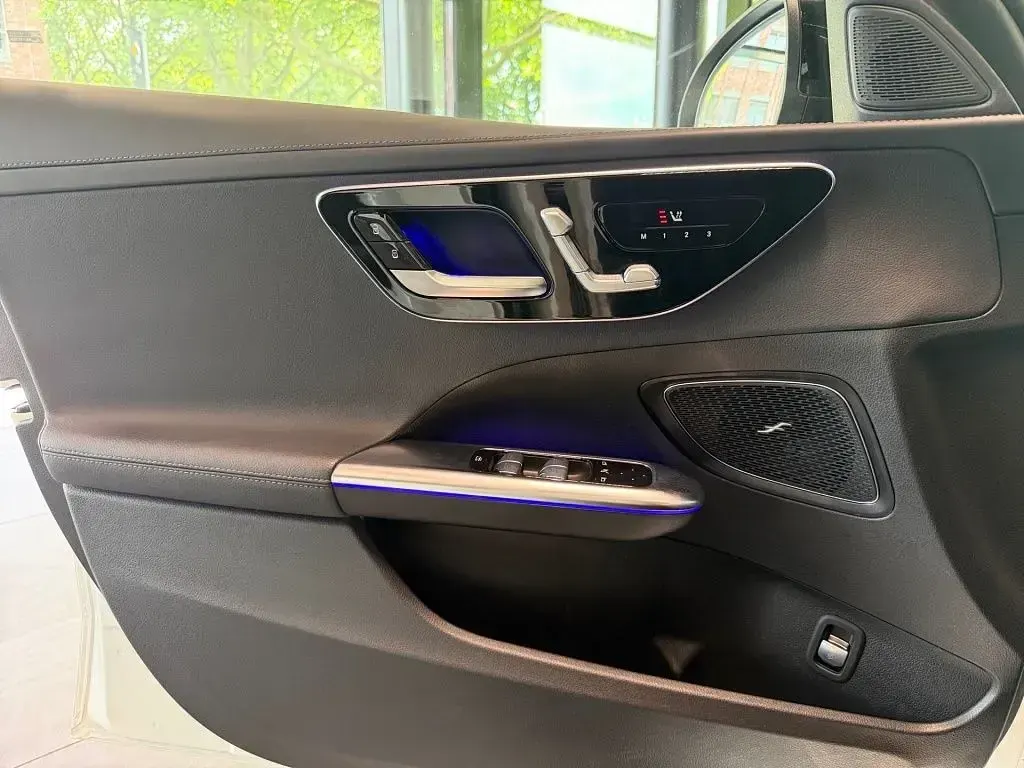Gebraucht Mercedes C300e AMG 313 PS (230 kW) 2025 Weiß Kombi
