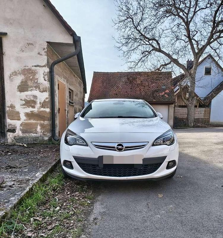 Gebraucht Opel Astra GTC 200 PS (147 kW) 2014 Weiß Coupé