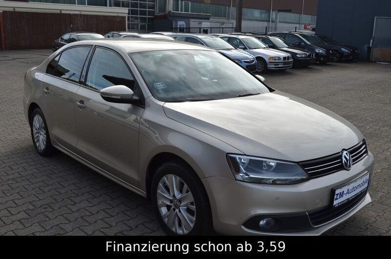 Silber Gebraucht 2013 VW Jetta Life Limousine | 8.999 € (Fairer Preis) - Bild 1/4