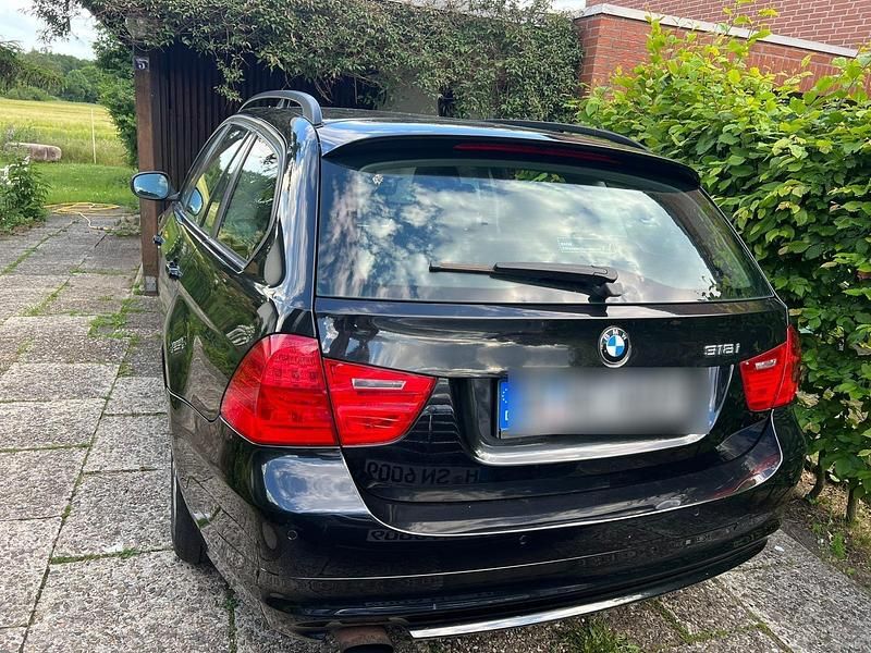 Gebraucht BMW 318 143 PS (105 kW) 2009 Schwarz Kombi