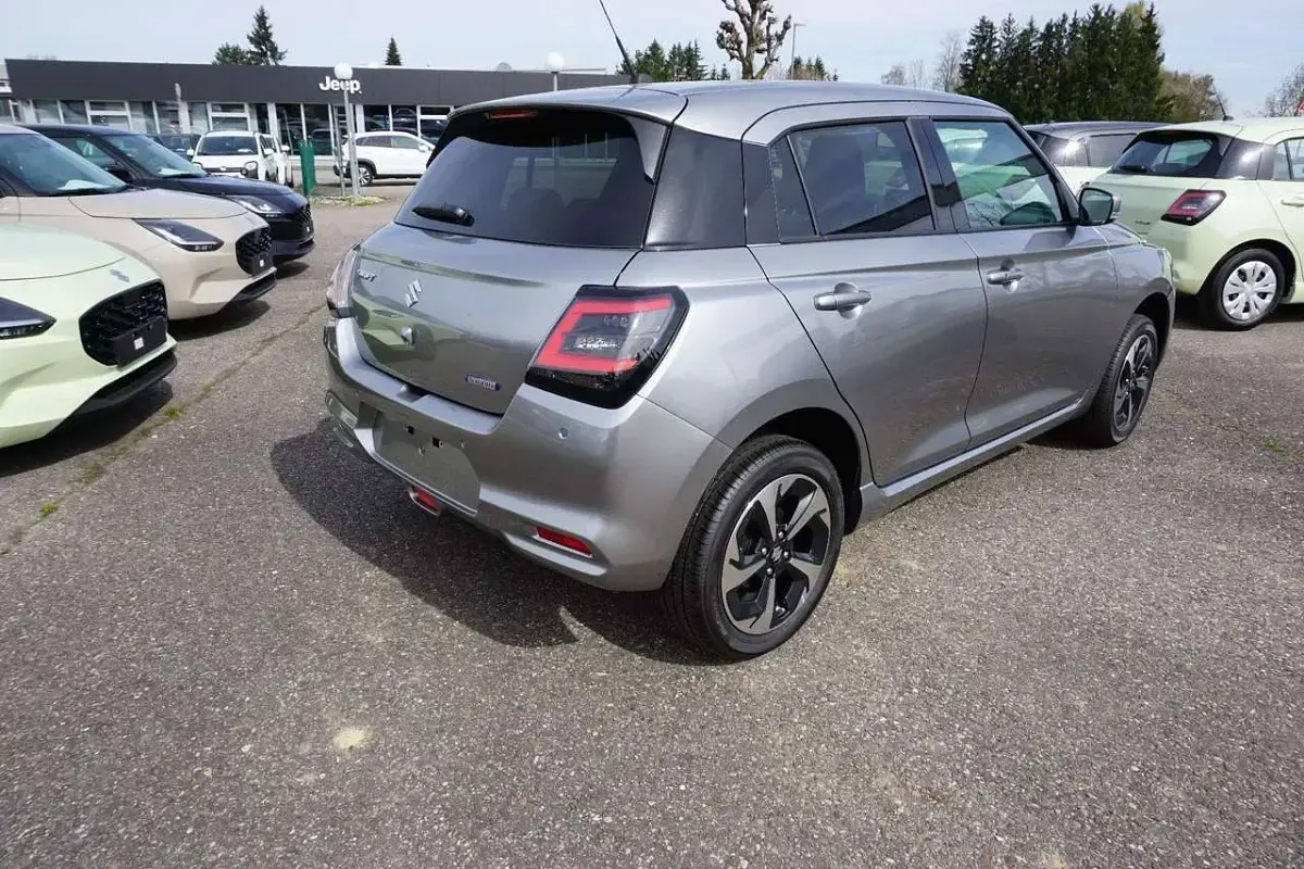 Neu Suzuki Swift Comfort+ 83 PS (61 kW) 2026 Premium silver metallic Kleinwagen