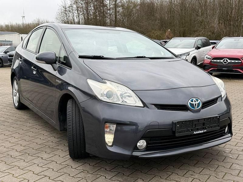 Gebraucht Toyota Prius 99 PS (72 kW) 2015 Grau Limousine