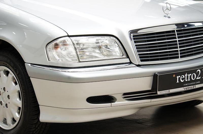 Silber Gebraucht 1999 Mercedes C180 Elegance Limousine | 11.990 € - Bild 1/4