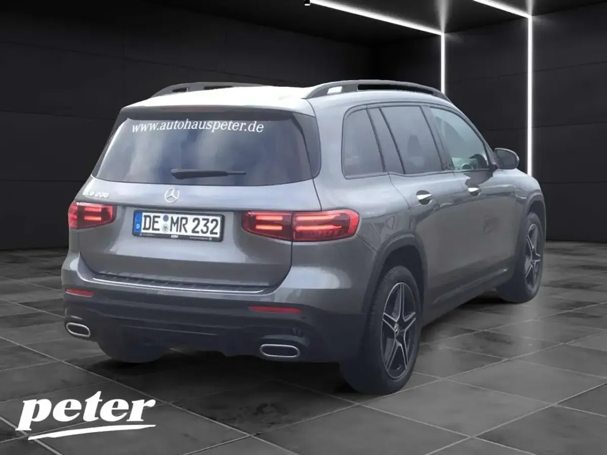Gebraucht Mercedes GLB200 Premium 163 PS (119 kW) 2025 Metalliclack mountaingrau SUV