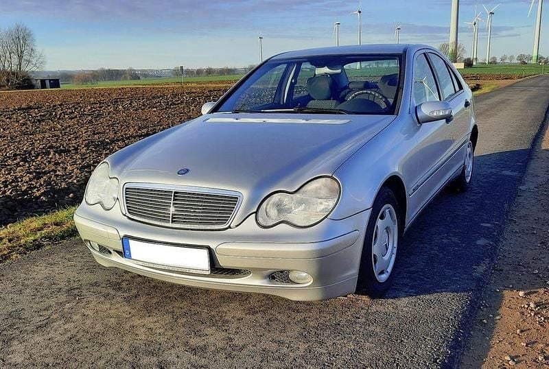 Silber Gebraucht 2004 Mercedes C180 Classic Limousine | 4.999 € (Teuer) - Bild 1/4