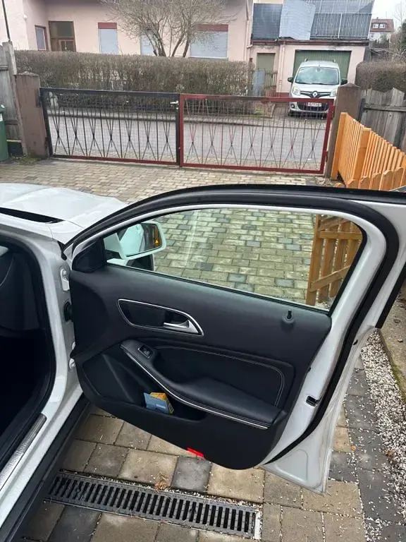 Gebraucht Mercedes GLA200 156 PS (114 kW) 2019 Weiß SUV