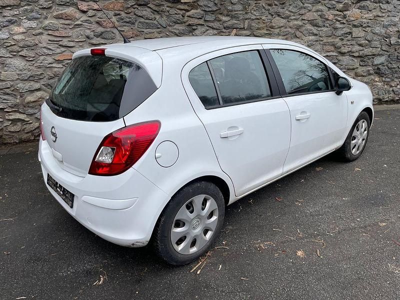 Gebraucht Opel Corsa Edition 87 PS (63 kW) 2012 Weiß Kleinwagen