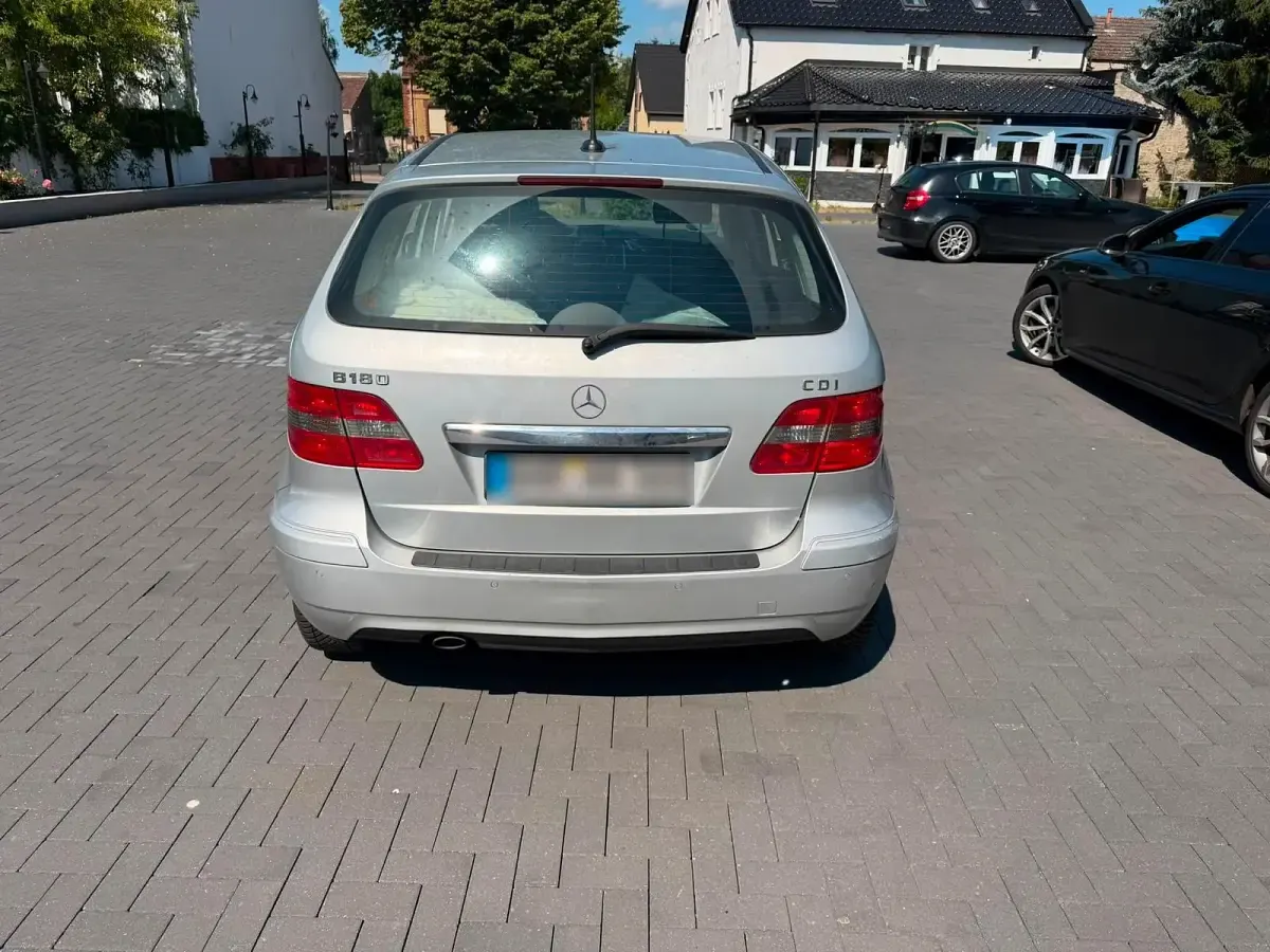 Gebraucht Mercedes B180 109 PS (80 kW) 2009 Silber Van / Kleinbus
