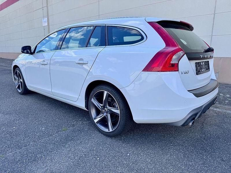 Gebraucht Volvo V60 R-Design 150 PS (110 kW) 2018 Weiß Kombi