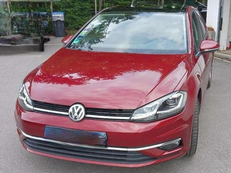 Rot Gebraucht 2019 VW Golf VII Comfortline Limousine | 16.800 € (Fairer Preis) - Bild 1/4