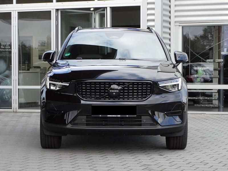 Gebraucht Volvo XC40 Plus 163 PS (119 kW) 2025 Onyx black / metallic SUV