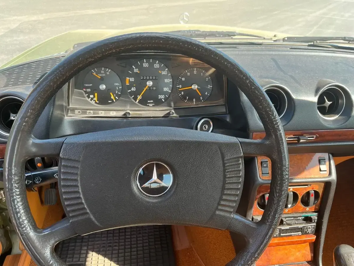 Gebraucht Mercedes 230 109 PS (80 kW) 1978 Grün Coupé