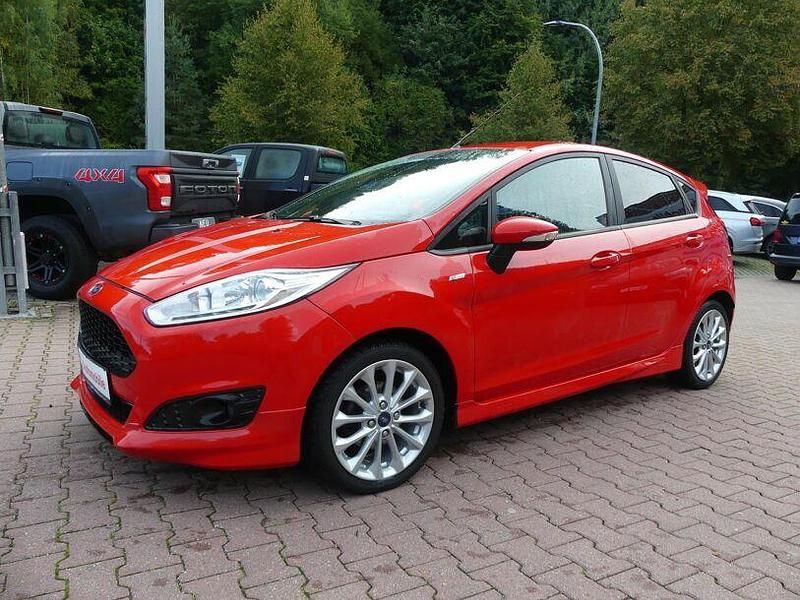 Rot Gebraucht 2017 Ford Fiesta ST-Line Kleinwagen | 8.990 € (Fairer Preis) - Bild 1/4