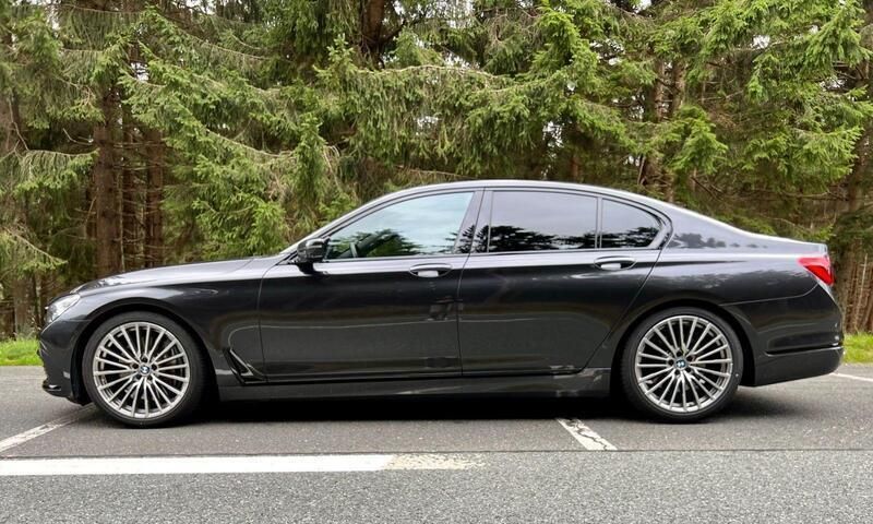 Grau Gebraucht 2018 BMW 750 Performance Limousine | 41.200 € (Guter Preis) - Bild 1/4