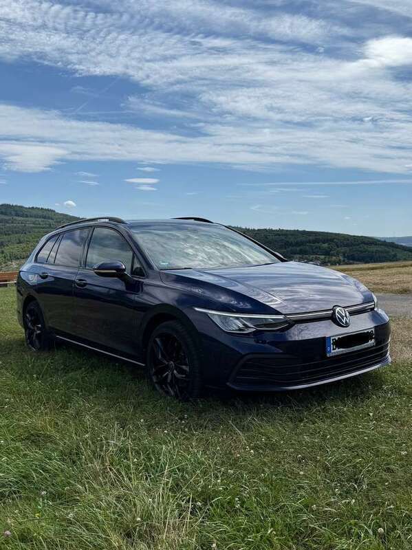 Blau Gebraucht 2021 VW Golf VIII Kombi | 19.000 € (Guter Preis) - Bild 1/4