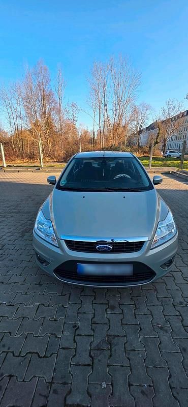 Gebraucht Ford Focus 101 PS (74 kW) 2009 Silber Limousine
