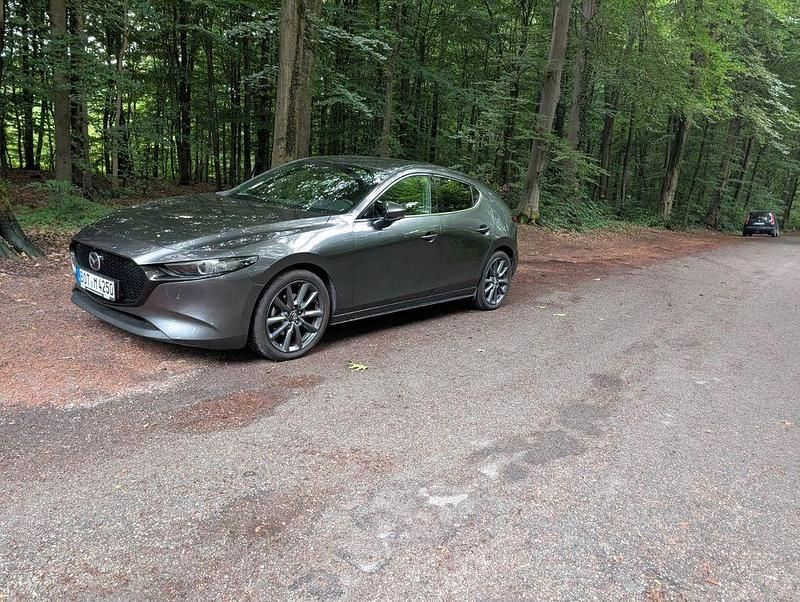 Grau Gebraucht 2021 Mazda 3 Limousine | 18.750 € (Fairer Preis) - Bild 1/4