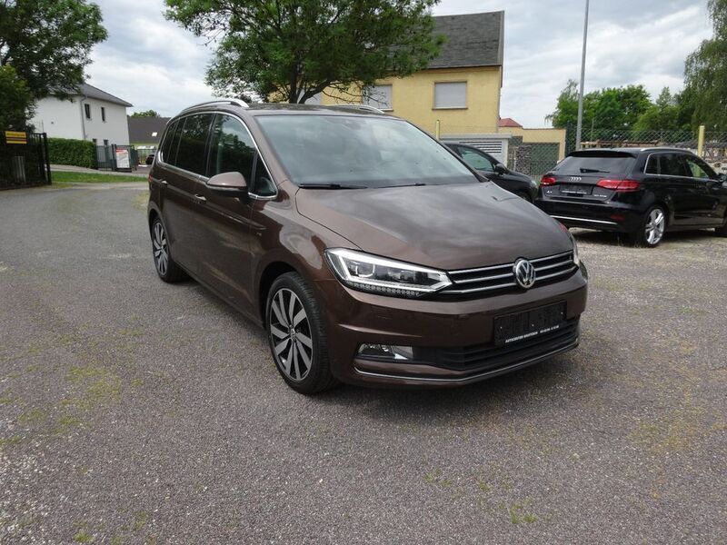 Braun Gebraucht 2017 VW Touran Highline Van / Kleinbus | 19.999 € (Fairer Preis) - Bild 1/4
