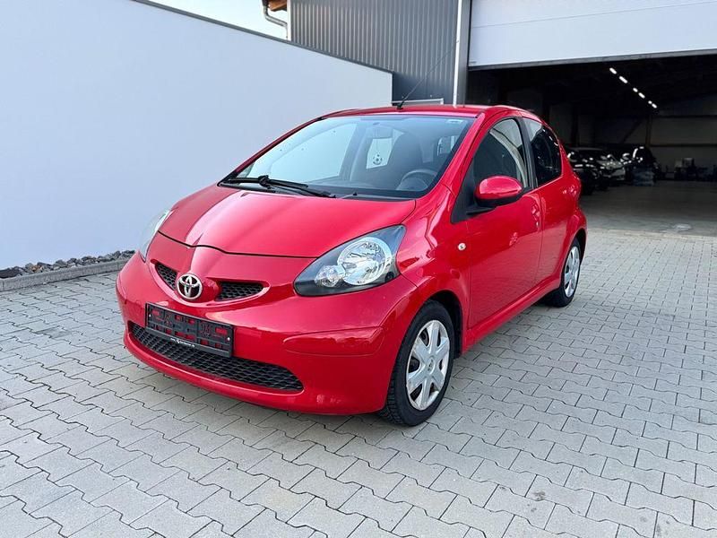 Rot Gebraucht 2011 Toyota Aygo Cool Kleinwagen | 4.790 € (Etwas zu teuer) - Bild 1/4
